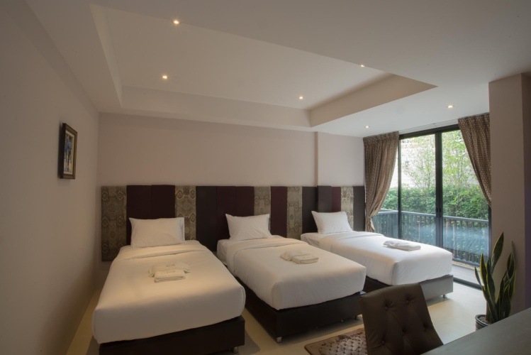Standard Triple room with balcony