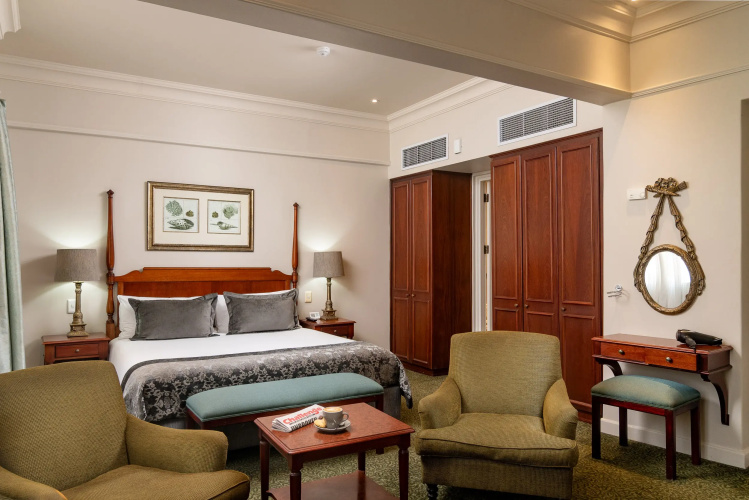 The Edward Hotel