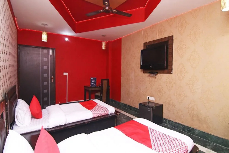 OYO 22756 Diksha Hotel