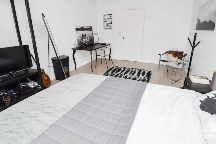 2 Bedrooms Apartment
