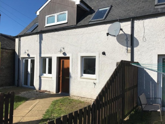2 Bedrooms Cottage