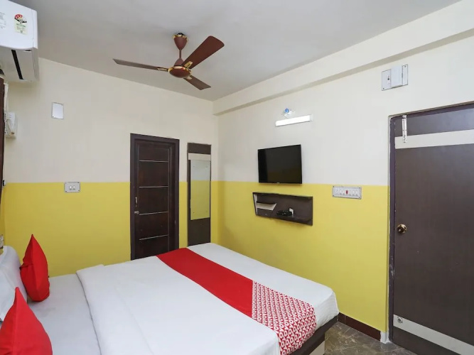 OYO 26152 Hotel Aarush