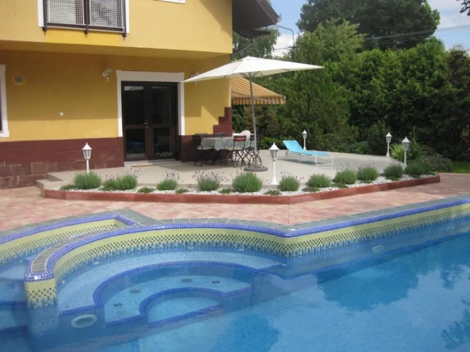 4 Bedrooms Apartment with balcony