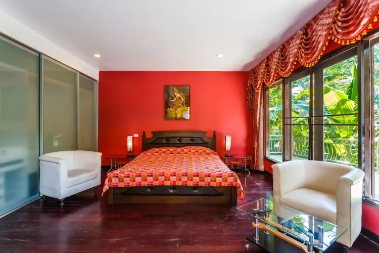 5 Bedrooms Villa