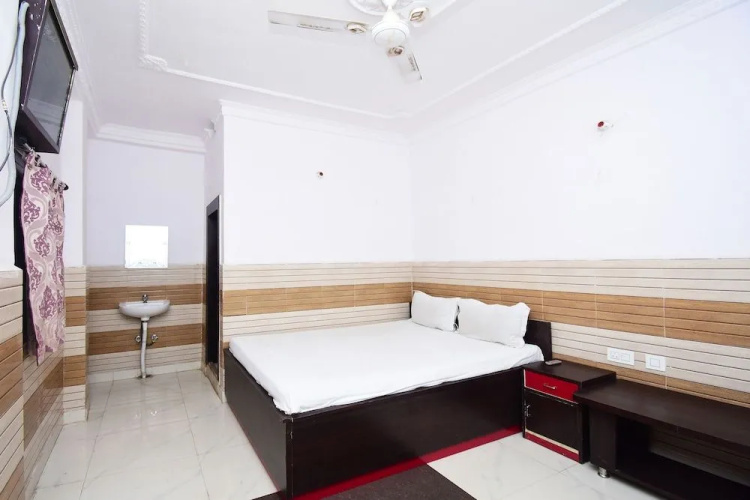 SPOT ON 44384 Hotel Amit