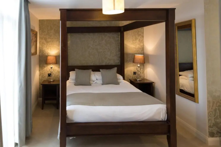Surya Hogs Back Hotel and Spa
