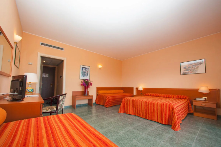 Conte Di Cabrera Hotel Club