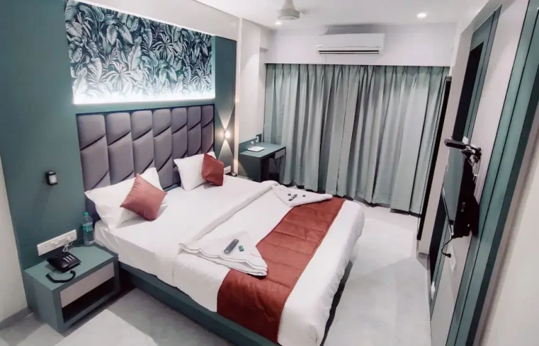 Deluxe Double room with city view