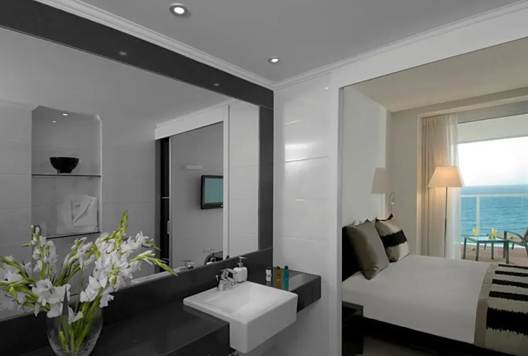 Island Suites Hotel