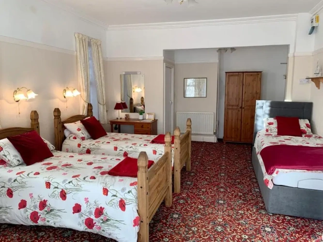Standard Triple room