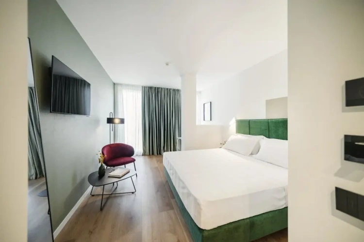 Superior Double room with city view