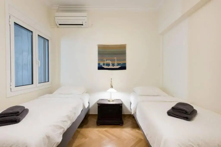 Elegant 3 bd apt, in the most prestigious area.