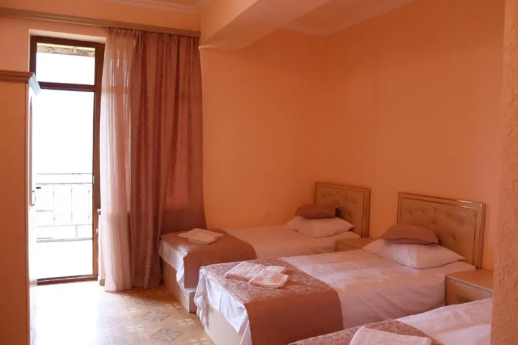 Standard Triple room with mountain view