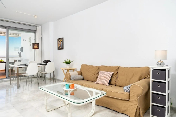 2BR  Apartment with Sea View, Gym and Pool Ref 129