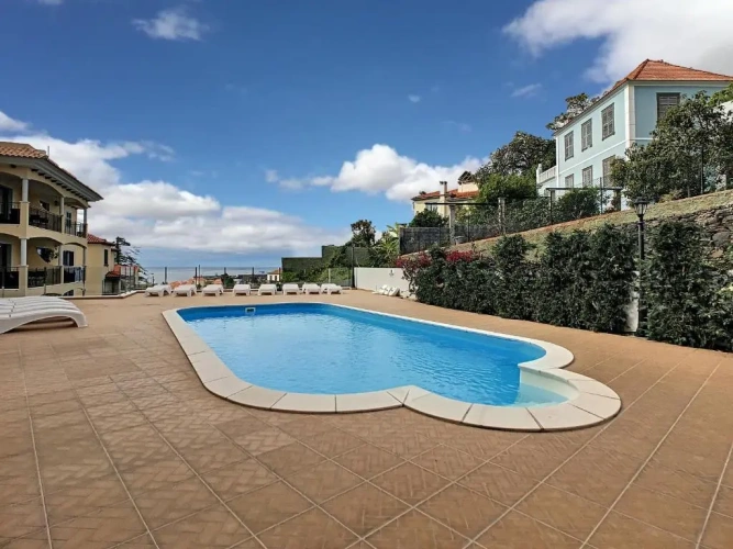 3 Bedrooms Apartment