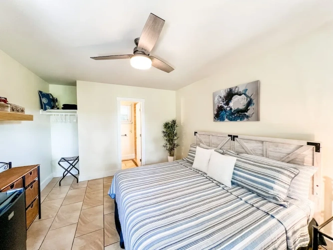 1 Bedroom Standard Basement room