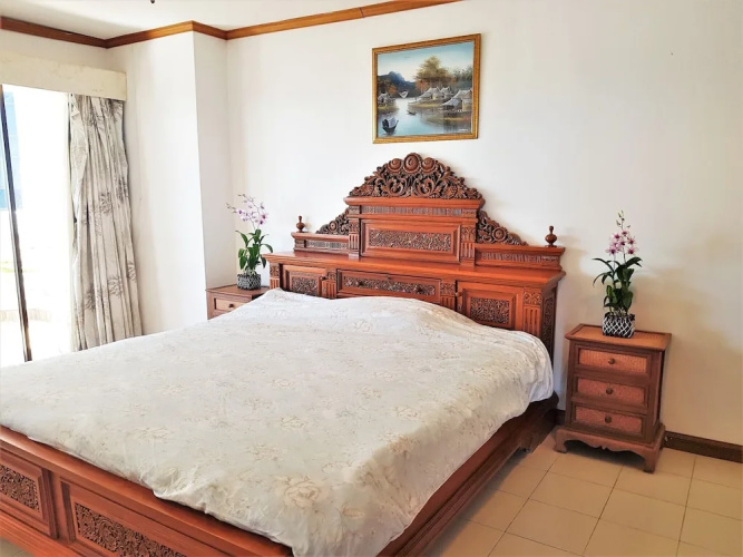 Fantastic 2 bed With Huge Balcony & sea Views