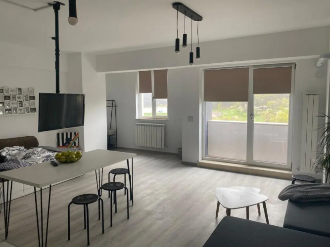 Maia Minimalist Studio