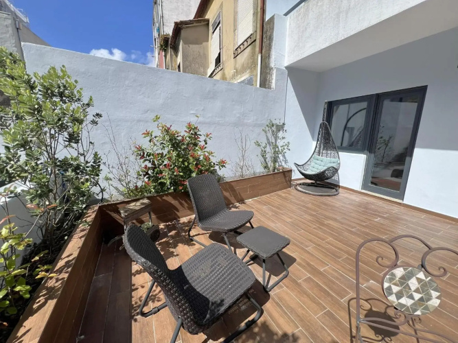 Almada Studios & Suites