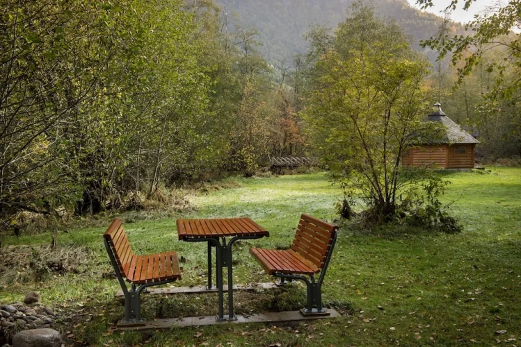 1 Bedroom Apartment with garden view