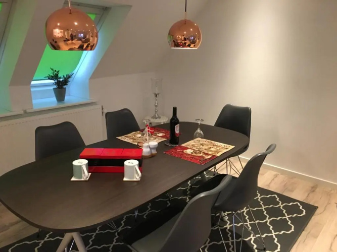 2 BR apartment on walk street