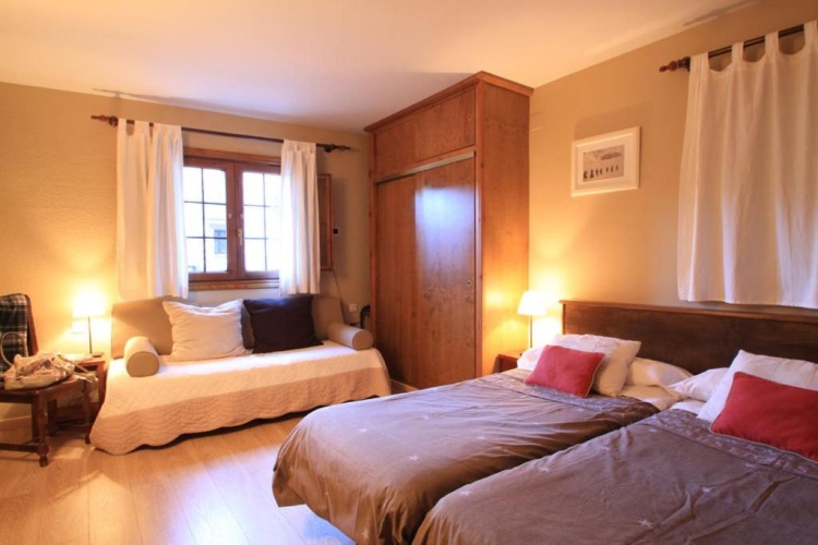 Standard Triple room
