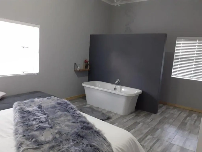 3 Bedrooms Apartment