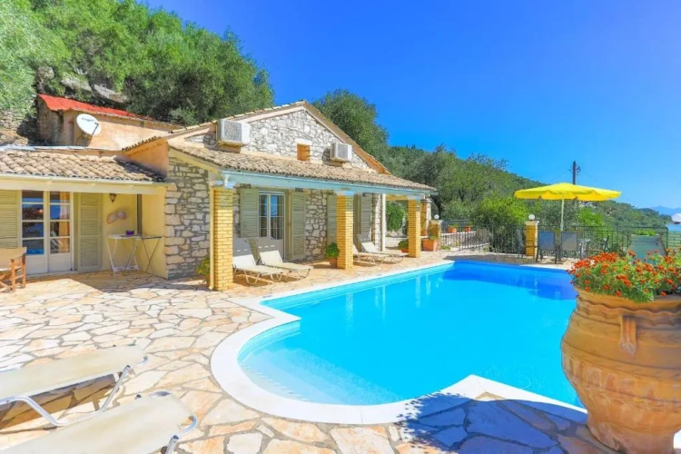 3 Bedrooms Villa