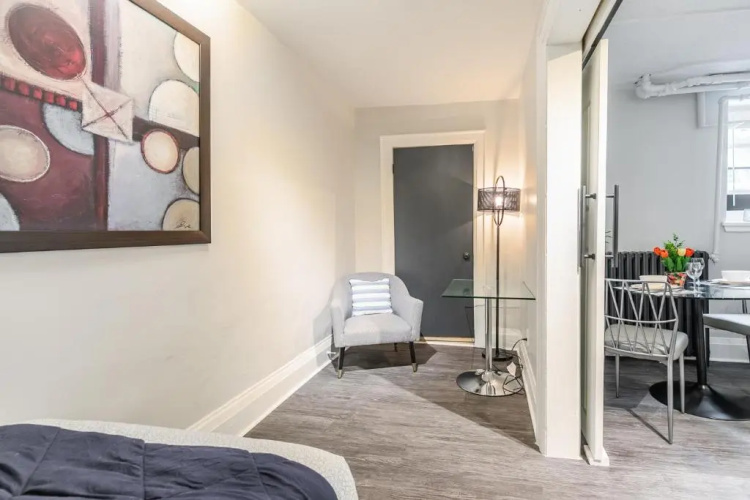 2BR Boutique Condo-prime Location DT Hamilton