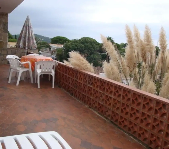 2 Bedrooms Family Cottage with sea view