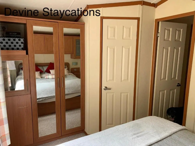 Devine's Caravan Sleeps 6 by River