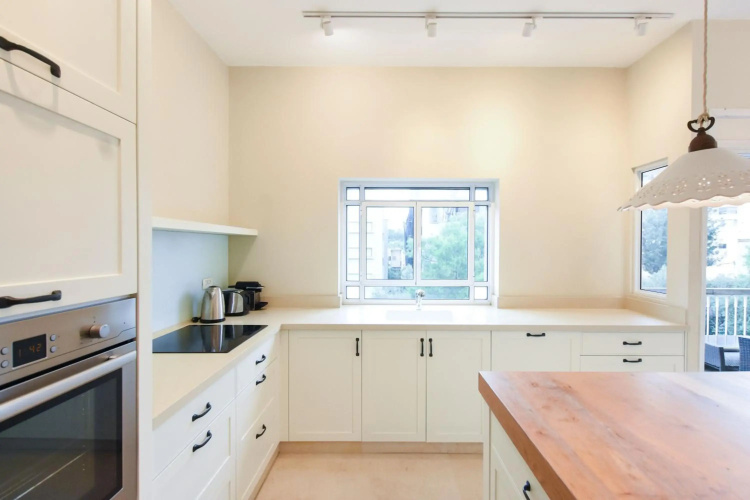 Spacious 2BR in Ben Gurion blvd by HolyGuest