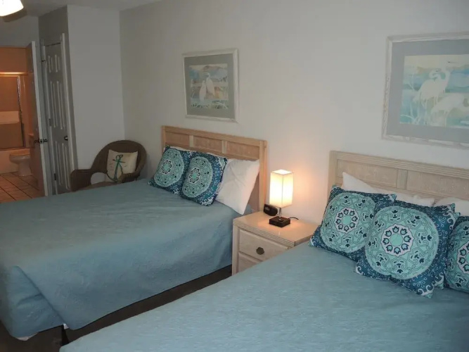406m 1 Bedroom Condo by RedAwning