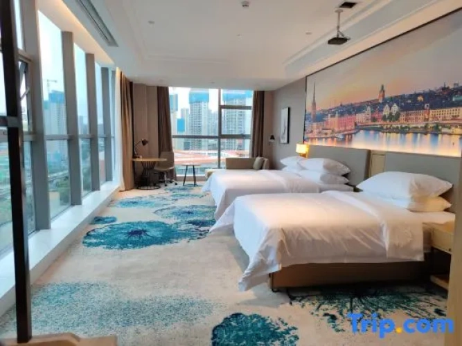 Deluxe Twin Family room