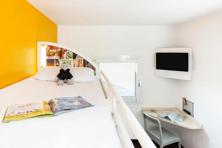 Standard Triple room