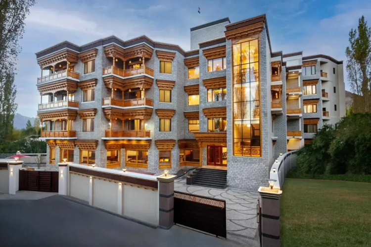 Hotel Gyalpo Residency - A Mountain View Luxury Hotel In Leh - Leh