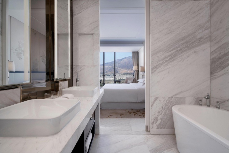 Standard Double room with city view