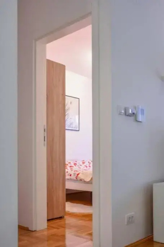 Ema apartment / quiet, lovely and cozy