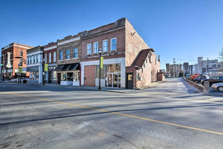 Sleek, Modern Loft in Downtown Springfield!