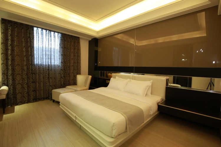 Highness Hotel