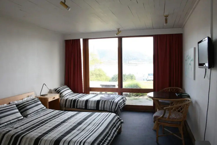 Seaview Holiday Park and Hostel