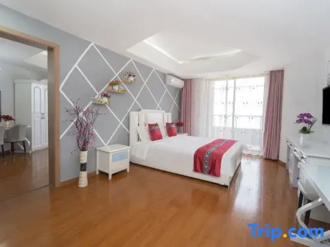 Deluxe Quadruple Suite