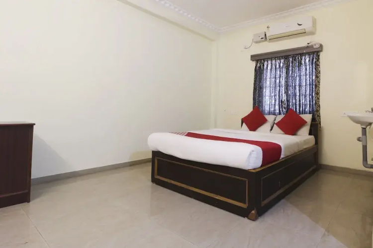 OYO 24392 Flagship Damodar Inn