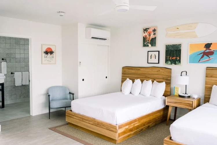 Standard Quadruple room with partial ocean view