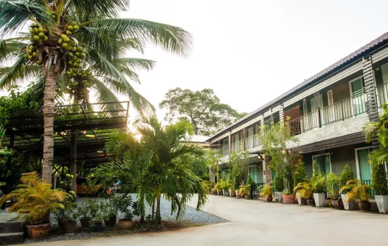 Baan Chom Khao