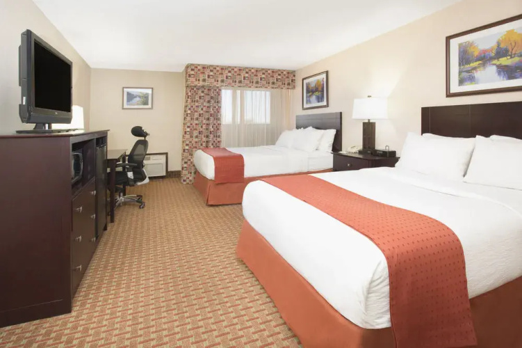 Holiday Inn Minot Riverside