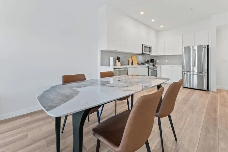 Stylish LA Studio Prime Location
