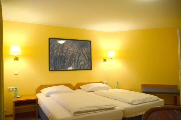 Standard Twin room with balcony