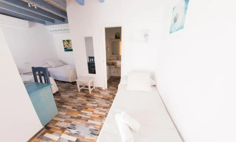 Standard Triple room