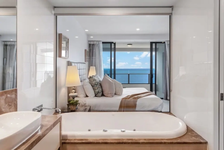 2 Bedrooms Luxury Apartment with balcony and with ocean view